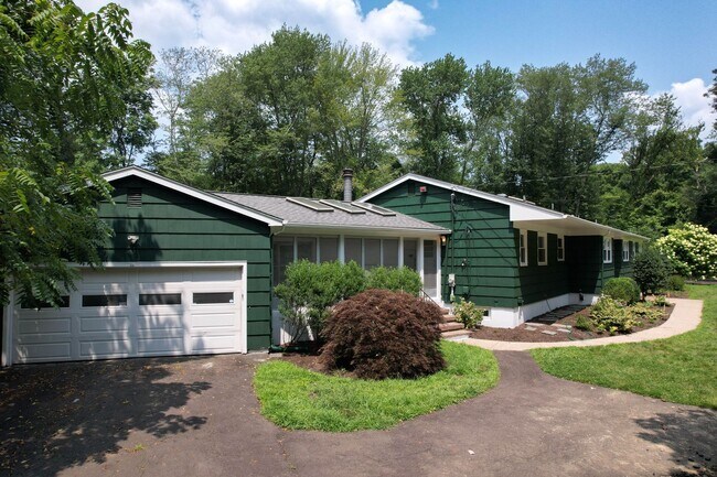Photo - Spacious 5 Bedroom ranch with large deck a...