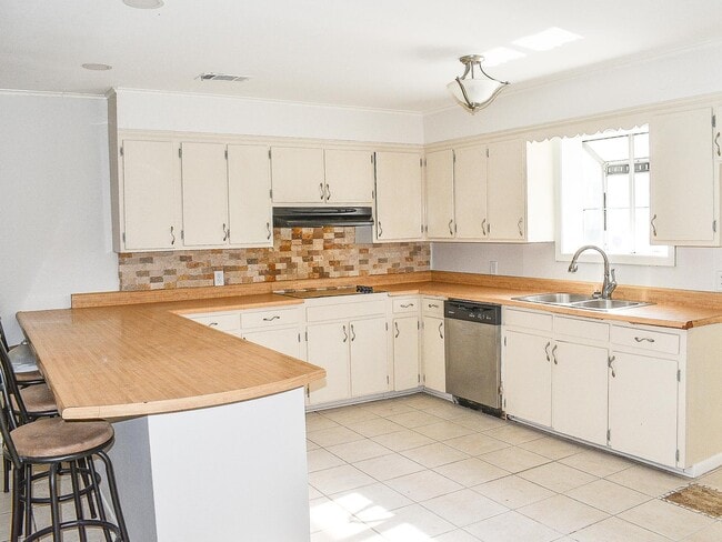 Photo - 109 Alida St