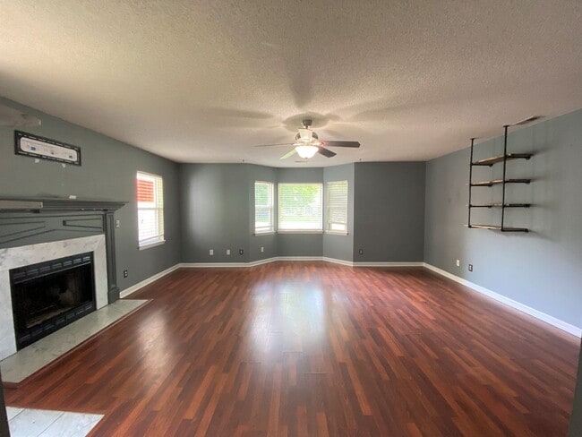 200 S Creek Dr