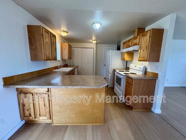 Photo - 222 E I St