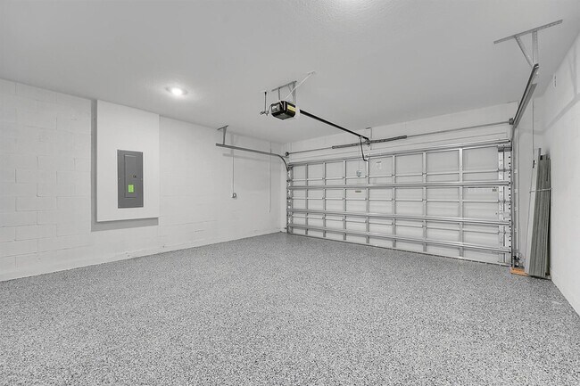 Photo - 662 Carlyle Wy