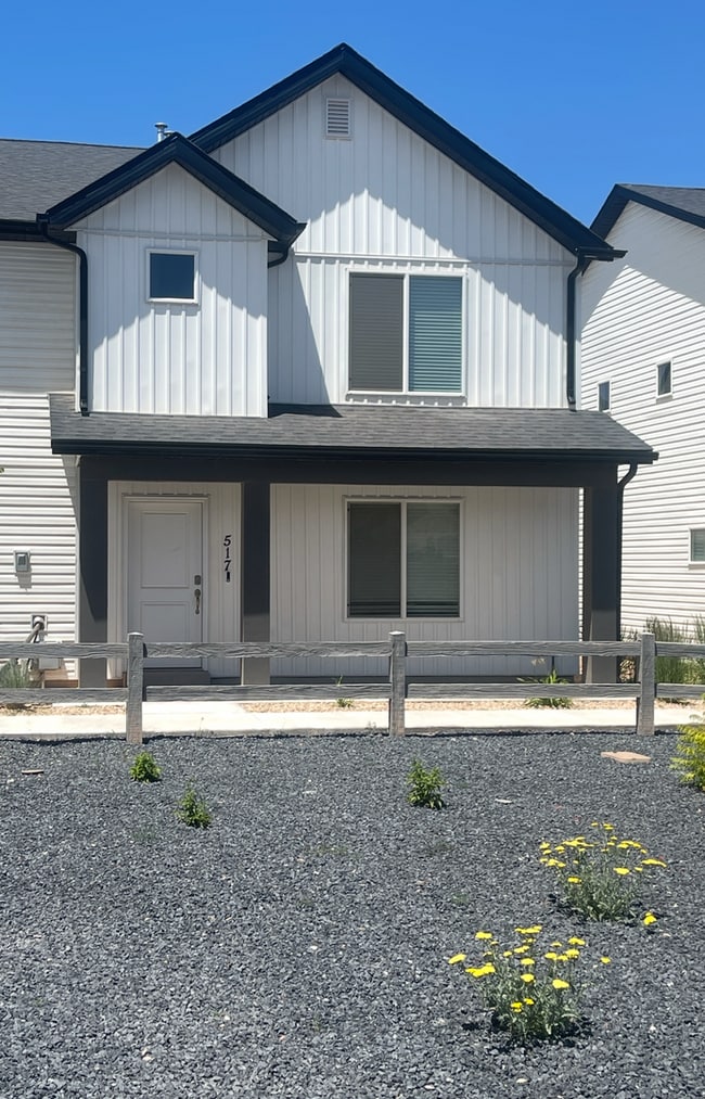 Building Photo - Small dog Friendly!! 4-6 Month Lease!