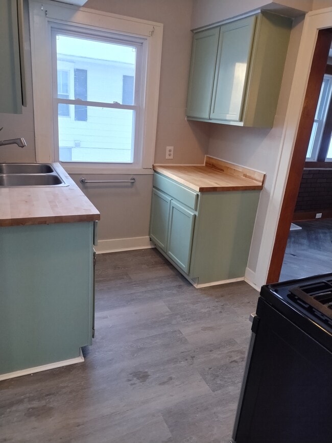 Photo - 145 E Addison St