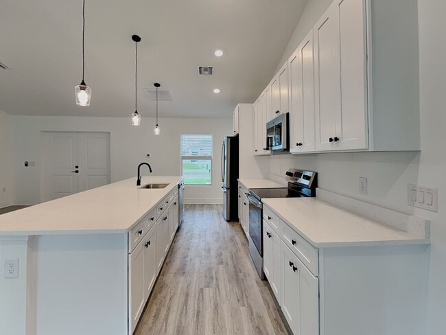 Building Photo - 2109 NE 15th Terrace