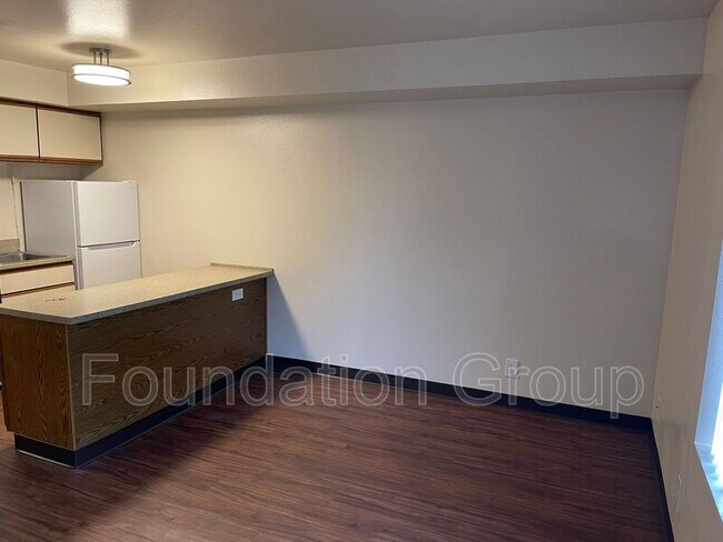 Photo - 321 10th Ave