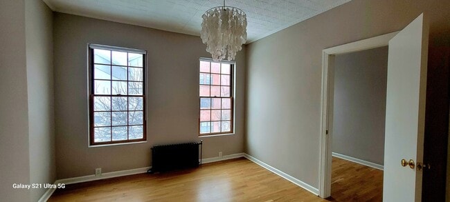 Photo - 677 Leonard St Unidad 2