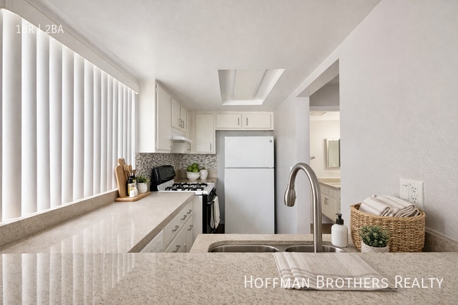 Photo - 3759 S Canfield Ave Unidad 302