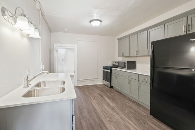 Photo - 2022 College St Apartment Unit 2022 1/2