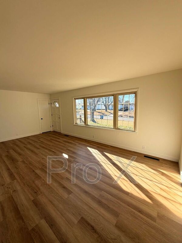 Photo - 611 S Monroe Ave