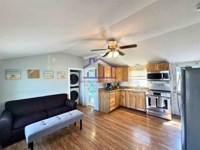 Building Photo - 7 Perkins Ave Unit B