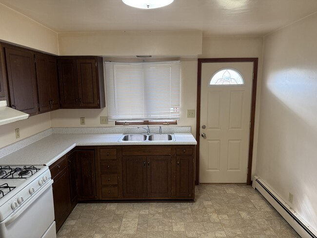 Photo - 302 S John St