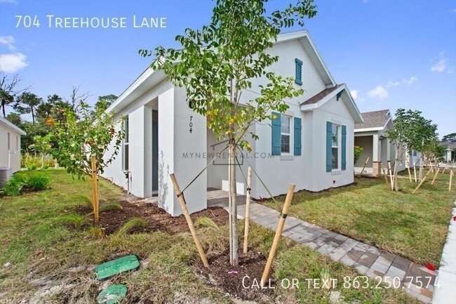 704 Treehouse Ln