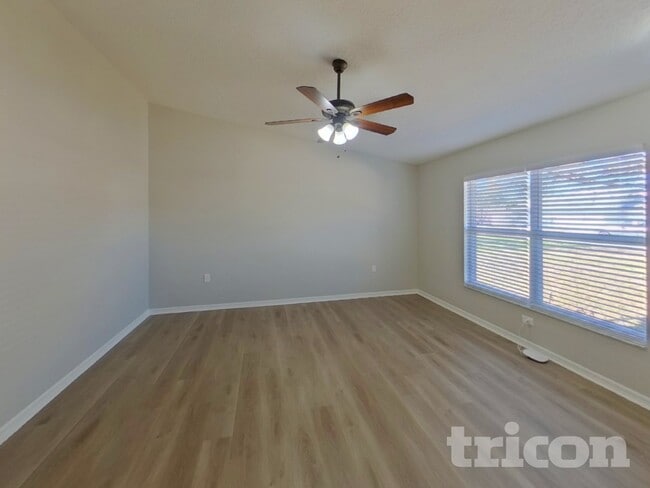 Photo - 1403 14th St W