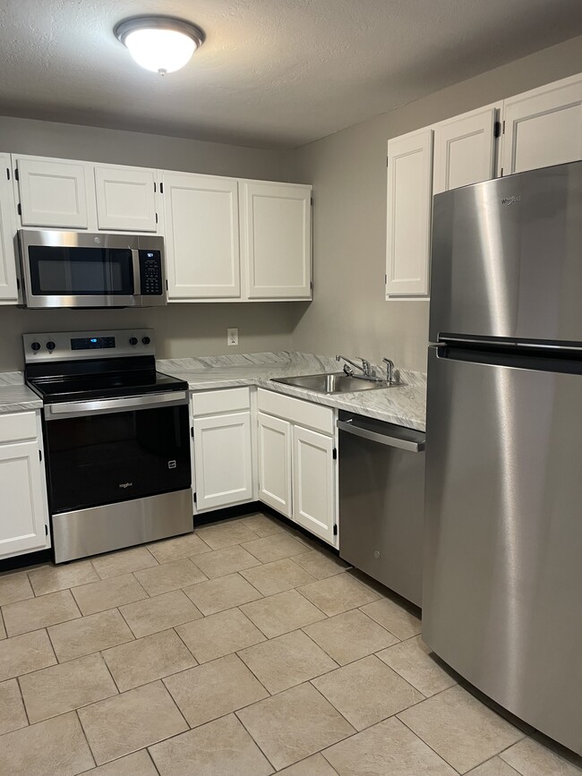 Kitchen - 1 Bristol Ct Unit 241