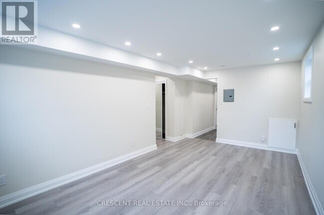 Photo - 19 Queen St W Unité 1