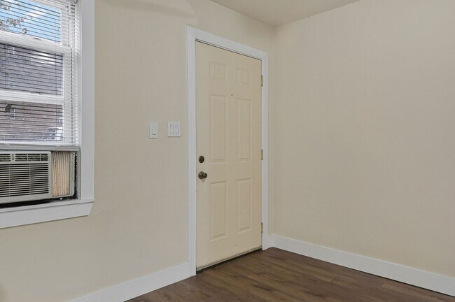 Photo - 3427 B St SE Unidad 1
