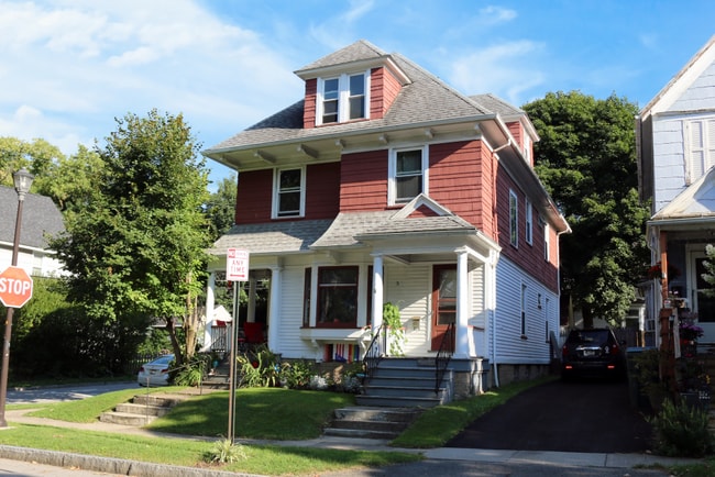 Photo - 33 1/2 Bly St Unidad #2