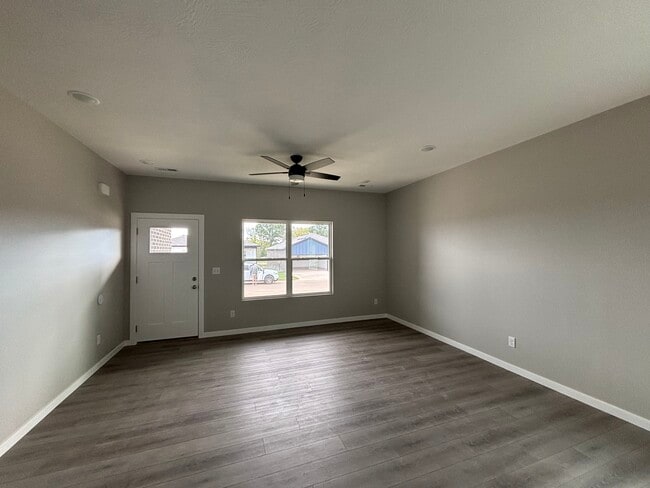 Photo - 4940 W Minota St