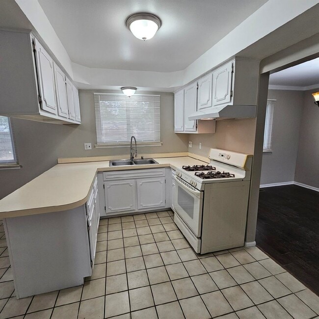 Photo - 4 bedroom, 2.5 bath, 2 car garage colonial...