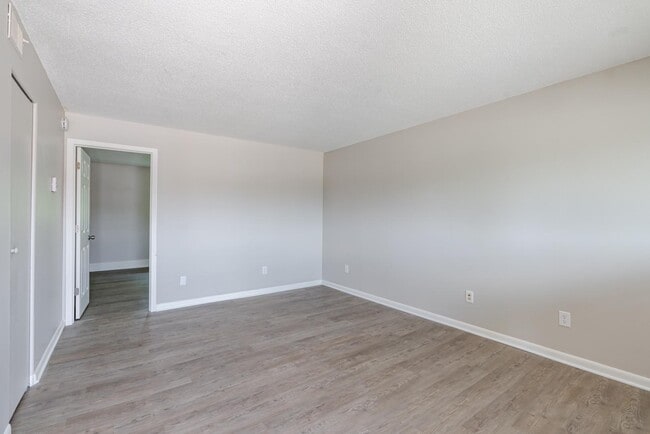 Building Photo - 209 N Woodland Dr