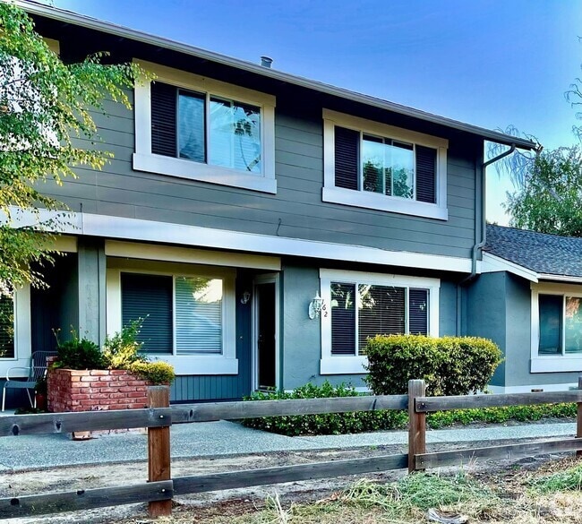 Building Photo - Recently Redone Danville 3Bed/2.5BA Two St... Rental