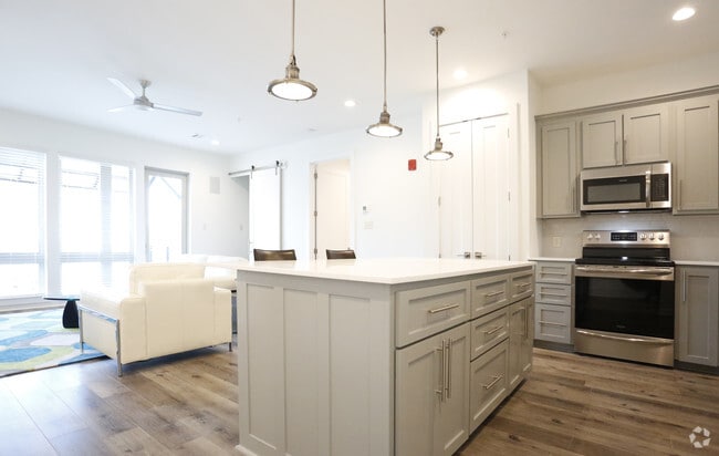 2BR/2BA -1,143SF
