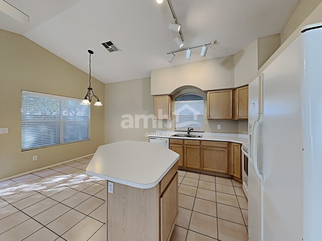 Photo - 15681 W Magnolia St