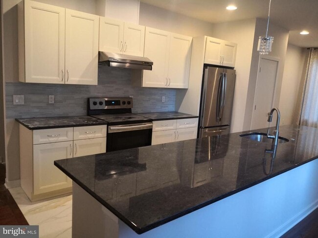 Photo - 615 N 10th St