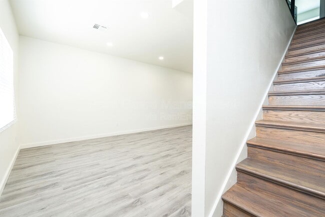 Photo - 2823 N Oliver St