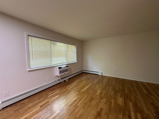 Large Living Room - Riverhill Apartments