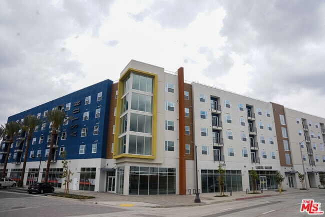 Building Photo - 10568 Gateway Prom Unit 541 Rental