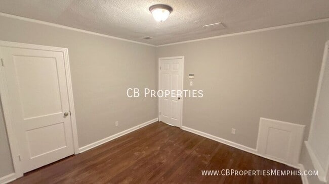 Photo - 2370 Larose Ave