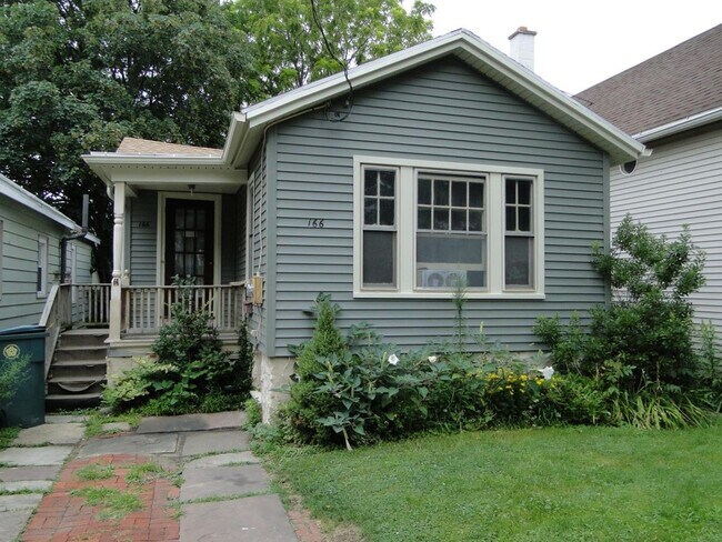 Building Photo - 2 Bedroom House!