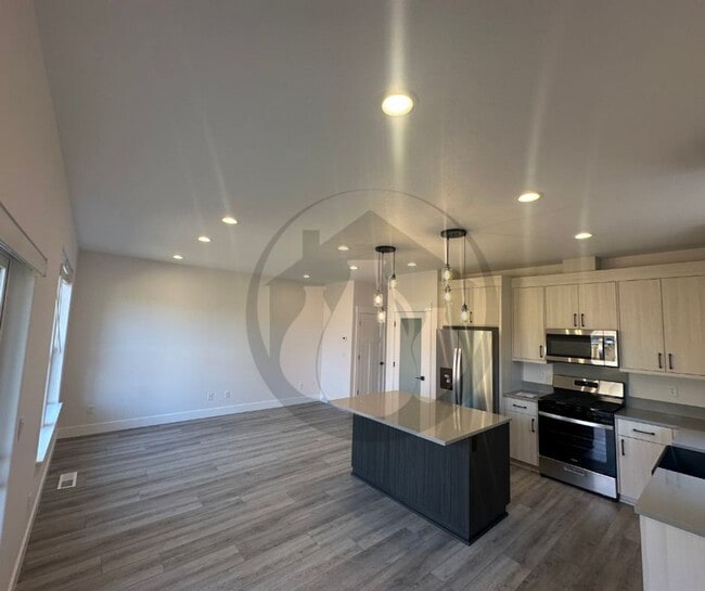 Photo - Talloc Ave SE Duplex Unit 6935