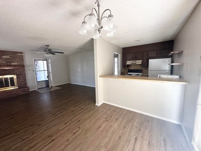 Photo - 2 Bedroom 1 Bathroom House For Rent!