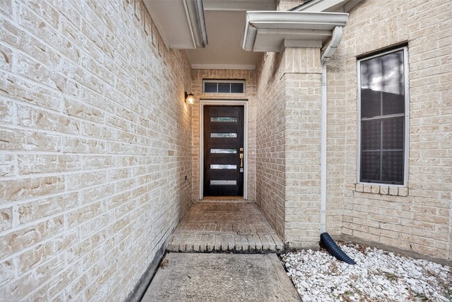 Photo - 17002 Analisa Cir