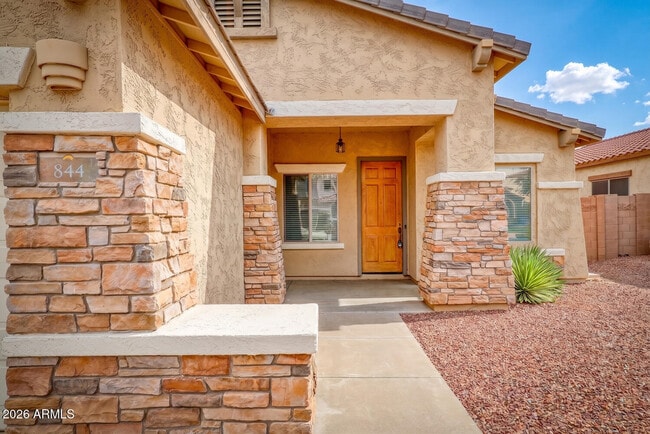 844 E Indian Wells Pl