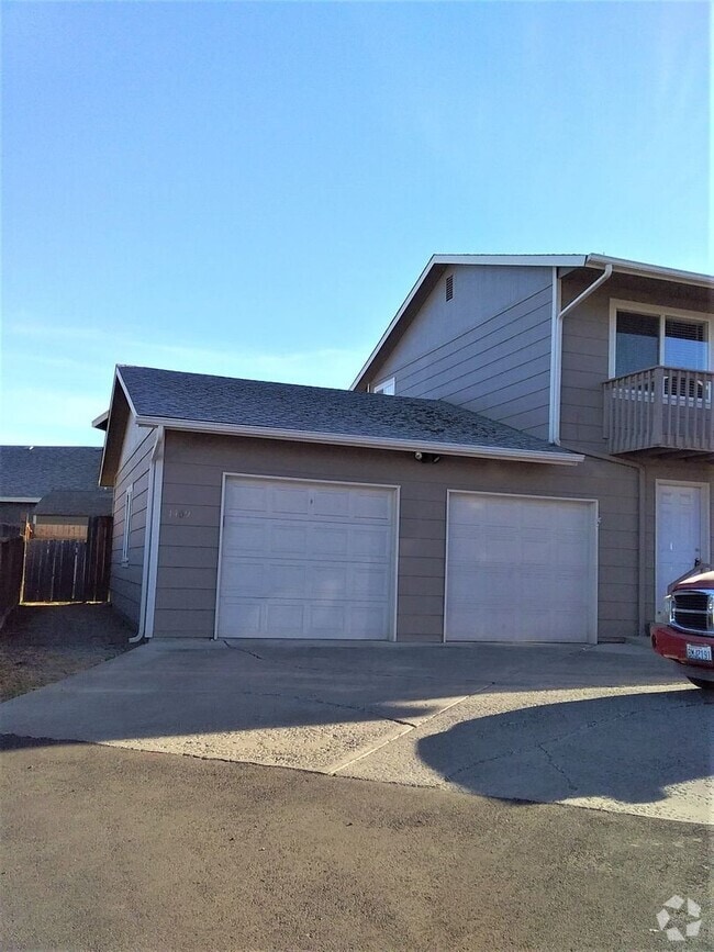 Building Photo - 1409 Maple St Unit 1 Rental