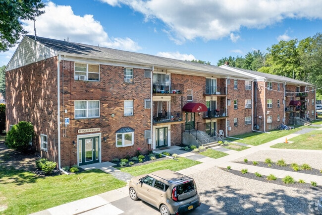 Photo - Royal Gardens at Kingston