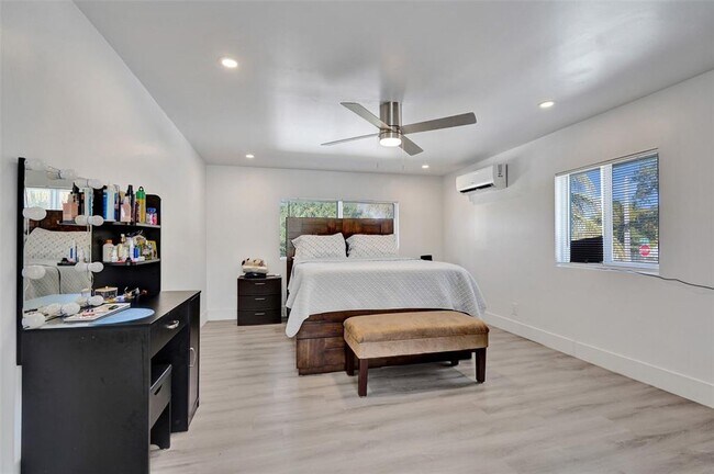 Photo - 1904 SW 28th St Unidad 1904