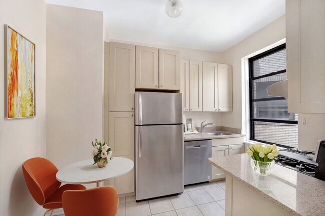 Photo - 414 W 121st St