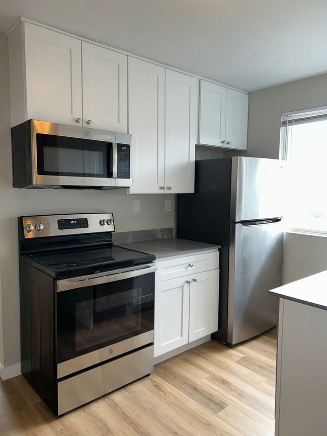 Photo - First Floor - Fully Remodeled 1 BD/ 1 BA!! Unidad 5