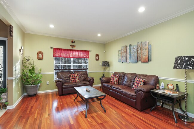 Photo - 35 Reinhart Way