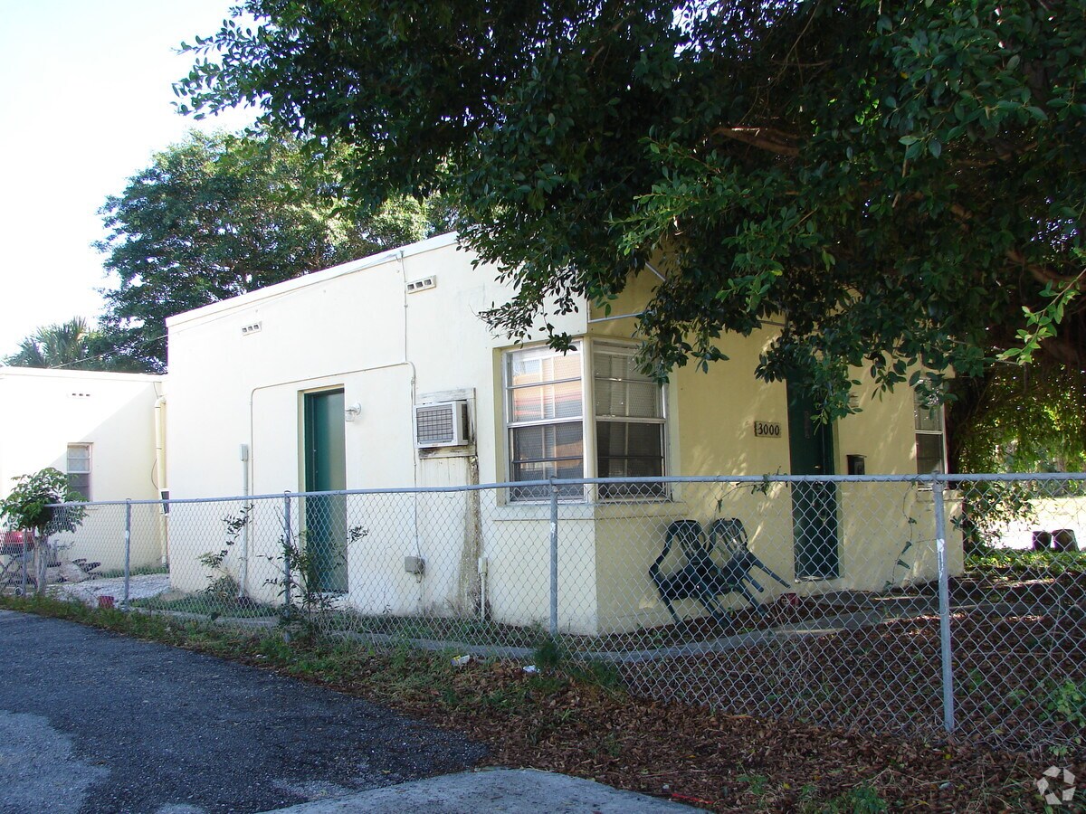 Photo - 3008 Broadway