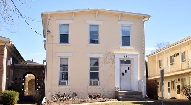 Building Photo - 630 S Johnson St Unit 3