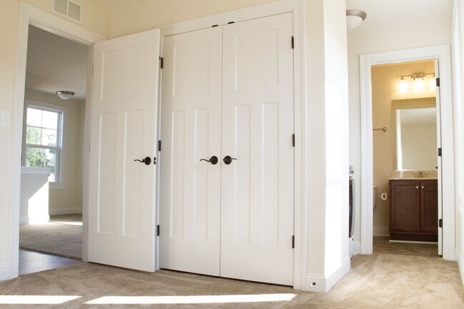 Photo - 420 Phillips Aly