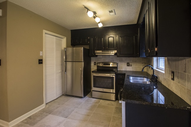 Kitchen - 1610 18th Ave NE