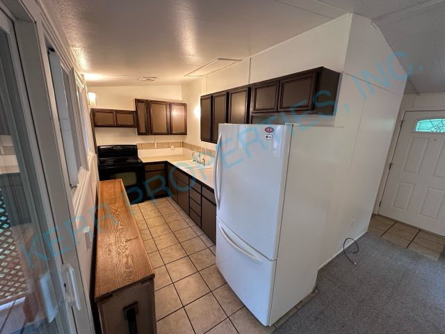 Photo - 775 SE Roberts Ave