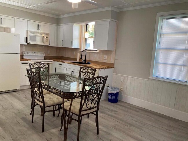 31 W Oakwood St