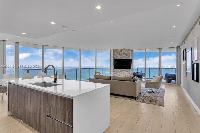 Photo - 488 NE 18th St Unidad 2315